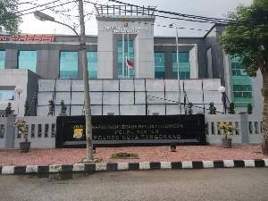 Kontraktor Proyek Pembangunan Pasar Desa Polisikan Kades Daon