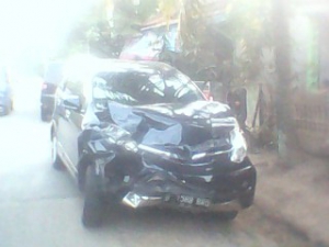 Dua Mobil Adu Kebo