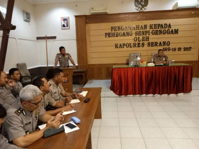 Pengerahan dan pemeriksaan senpi dinas di Mapolres Serang