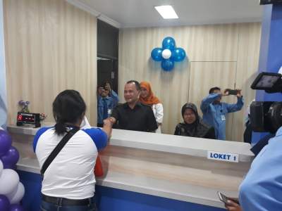 Hari Pelanggan Nasional, Dirut PDAM TKR Langsung Layani Warga