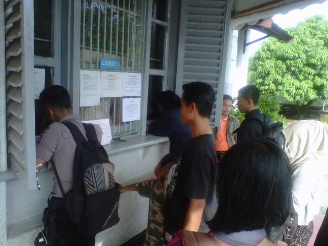 Tiket KA Di Stasiun Serang Ludes Terjual