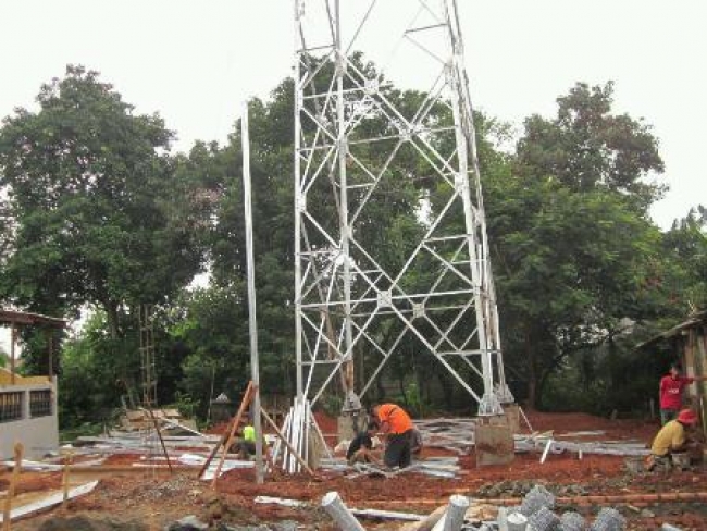 Pdk Aren- Salah satu BTS di daerah Pdk Aren diduga Ilegal,Selasa (25/2)