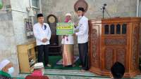 Pemkab Serahkan Bantuan Jumling kepada Masjid At-Taqwa Mauk