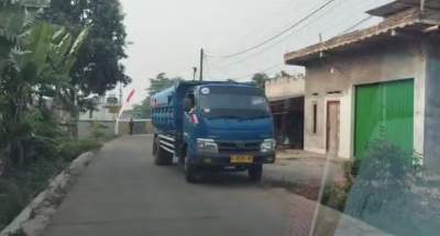 Khawatir Nyerempet Siswa SD, Warga Saga Resah Beroperasinya Truk Tanah