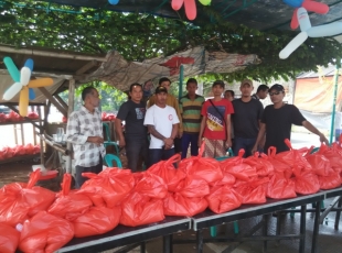 Persatuan Pemuda Perapatan Victor membagikan semjumlah sembako untuk ratusan anak yatim (16/06)