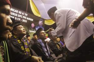 Pengukuhan Pengurus DPC, Mande Macan Gulung Lakukan Tradisi Keceran