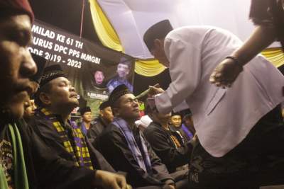 Pengukuhan Pengurus DPC, Mande Macan Gulung Lakukan Tradisi Keceran