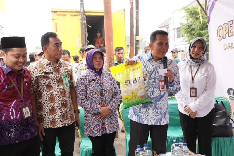 Pj Bupati Pantau Operasi Beras Murah di Pasar Curug