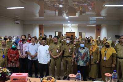 Lansia Harus Smart, Gembira bersama Keluarga