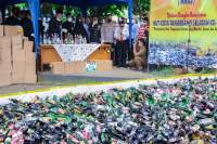 Pemkot Tangsel Bersama Forkopimda Musnahkan Ribuan Botol Miras