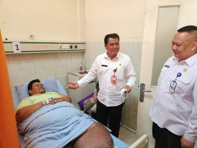 Sekda Jenguk Pasien Obesitas Asal Solear