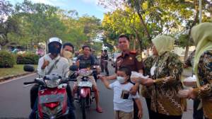 IAD Kejari Kabupaten Tangerang Bagi-bagi Takjil