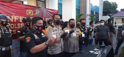 Kapolres Tangsel AKBP Iman Imanudin saat gelar perkara kasus pengedar sabu.