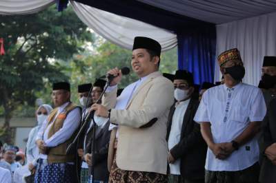 Rangkaian Festival Al-Azhom, Arief Lepas Peserta Jalan Sehat Sarungan