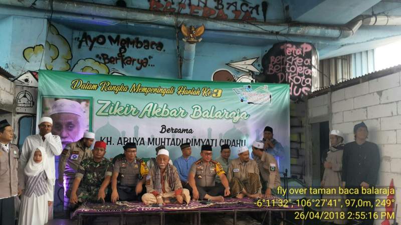 Abuya Muhtadi Pimpin Zikir Di Taman Baca Kolong Flay Over Balaraja