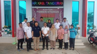 Dinas Perpustakaan Kunjungi Desa Cikuya