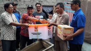 Bantuan korban gempa bumi di Kronjo, Kabupaten Tangerang.