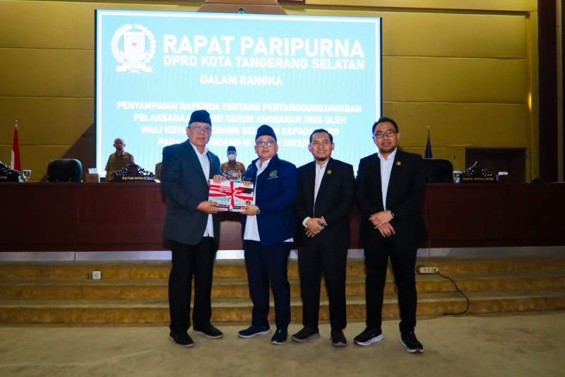 Rapat Paripurna DPRD, Wali Kota Tangsel Paparkan Laporan Keuangan 2025