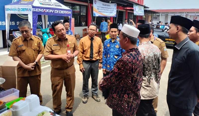 Tinjau Job Fair, Kadisnaker Kab Tangerang Kunjungi SMK Albadar