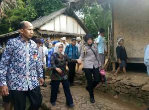 Istri Wakil Presiden Jusuf Kalla, Mufidah Kalla mengunjungi wisata suku Baduy
