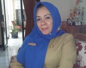 Kepala SMKN 3 Kota Tangerang Endah Resmiati