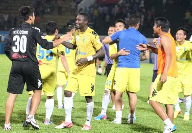  Ha Noi T&amp;T Pecundangi Arema Cronus Indonesia