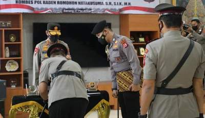 Suasana Serah terima jabatan (Sertijab) Kapolres Tangerang yang kini di jabat Kombes Raden Romdhon Natakusuma menggantikan Kapolres sebelumnya, Kombes Zain Dwi Nugroho.