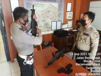 Pastikan Senjata Api Dalam Kondisi Aman, Pawas Polsek Mauk Lakukan Pemeriksaan