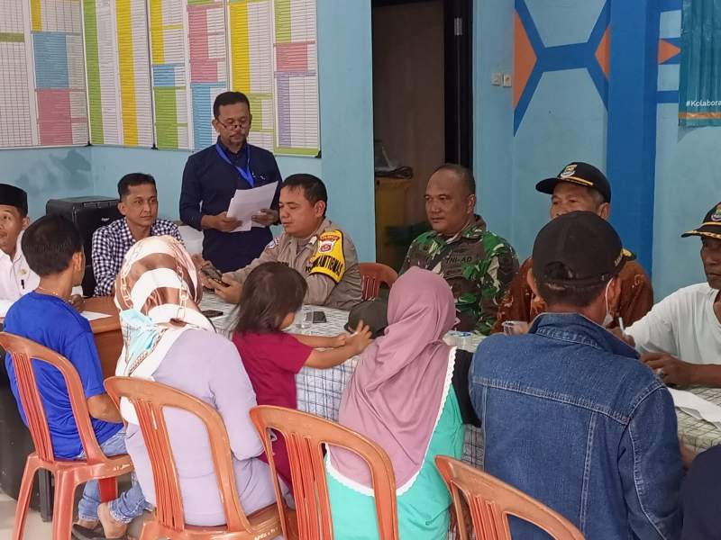 Babinsa Koramil Mauk Lakukan Monitoring Forum Konsultasi Publik (FKP) Reg Sosek 2022