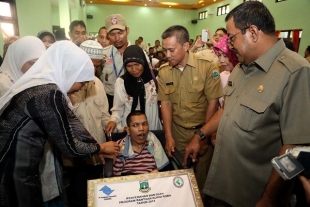 Plt Gubernur Banten Dampingi Mensos RI Kunjungan Lapangan