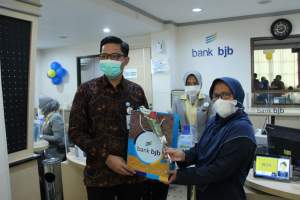 Hari Jadi ke 60 Tahun, Nasabah Saat Transaksi Dapat Bingkisan dari Bank bjb KCK Banten