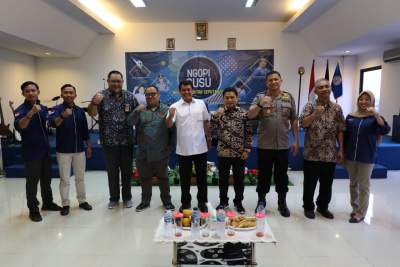 Sekda Buka Seminar 'Ngopi Susu' di STIE Tigaraksa