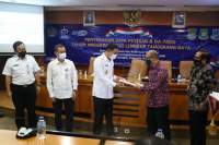 Mad Romli Serahkan DIPA 2022 kepada Satuan Kerja Kementerian