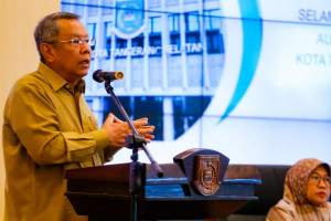 Wali Kota Benyamin Davnie  saat acara diseminasi hasil rekomendasi audit kasus stunting di Puspemkot Tangsel.