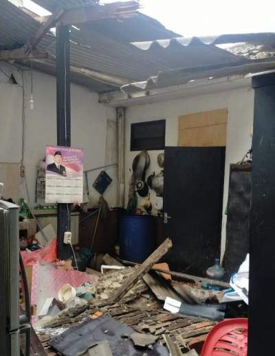 Angin Puting Beliung Hancurkan Sejumlah Rumah Warga di Solear