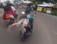 Pengen Viral Dengan Atraksi Diatas Motor, Pelajar di Tangsel Berurusan Dengan Polisi