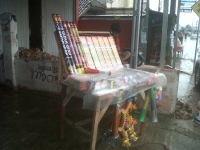 Berkah Tahun Baru Bagi Pedagang Terompet Dan Kembang Api