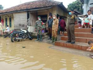Sungai Meluap, Ratusan Rumah Warga Pagedangan Terendam Banjir