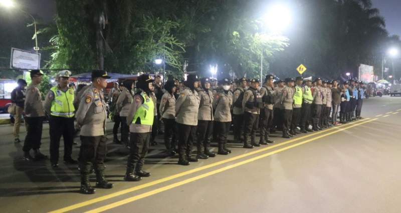 Srikandi Polres Cilegon Lakukan Pengamanan Keberangkatan Jamaah Haji Tahun