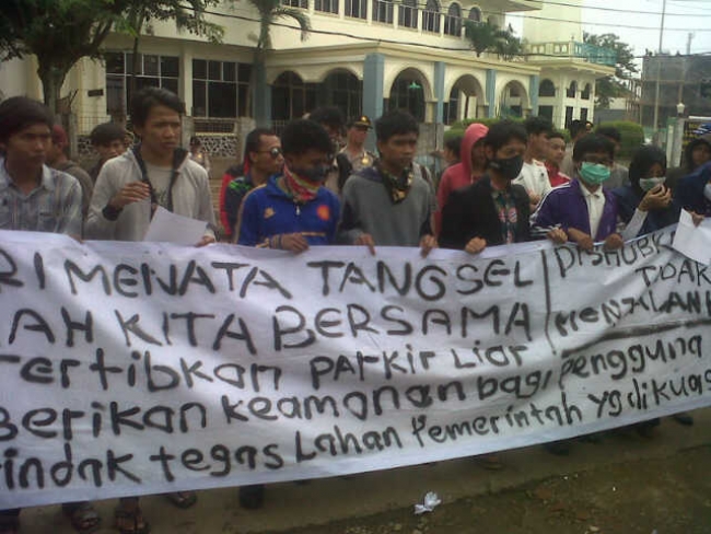 ALMASTRAM Tuntut Dishubkominfo Bubarkan Parkir Liar