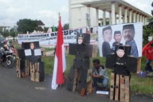 Kebijakan Rano Karno Konyol