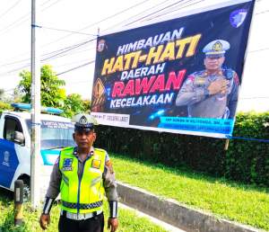 Cegah Kecelakaan, Satlantas Polres Sergai Pasang Baliho Himbauan di Titik Rawan Jalinsum