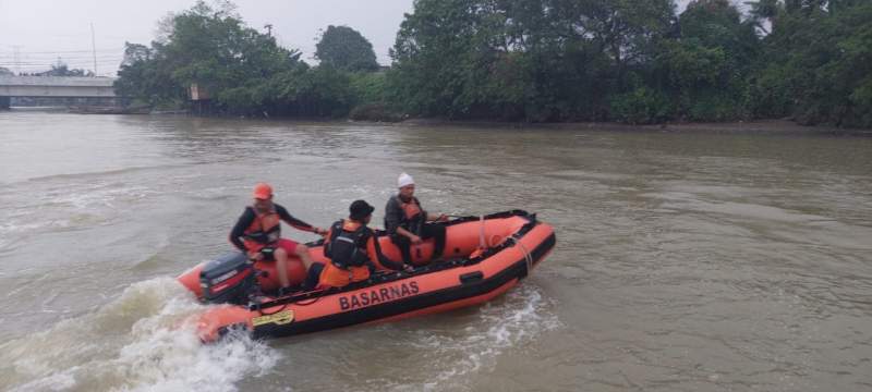 Pencarian bocah asal Medan hanyut di sungai Deli dilakukan Basarnas Medan.(istimewa).