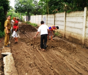 Akses Jalan SMPN 2 Cikupa Butuh Perbaikan