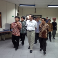 Kepala Staf Kepresidenan Luhut Panjaitan saat melakukan kunjungan kerja ke Pusat Penelitian Ilmu Pengetahuan dan Pengembangan Teknologi atau Puspiptek yang berada di Serpong