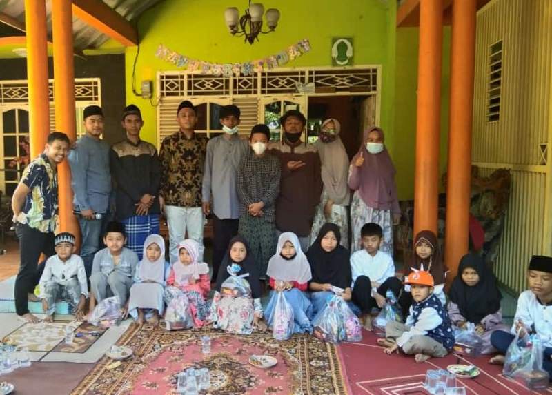 Pemuda Bojong Renged yang Tergabung Kedalam Gerbong Bersatu Menggelar Santunan