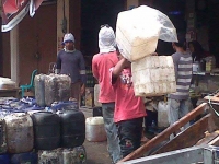 Ulfi, Sang Pengais Sisa Minyak Curah