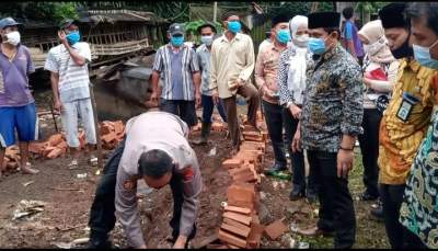 Tak Andalkan APBD, Camat Curug Bangun 4 Rumah Warga