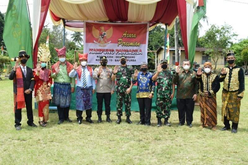Dandim 0204 Deli Serdang, Letkol Kav Jackie Yudhantara  resmikan kampung Pancasila di Desa Bangun Purba Tengah.(istimewa)