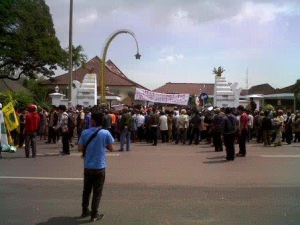Demo Pembebasan Lahan Puspemkab Bermasalah